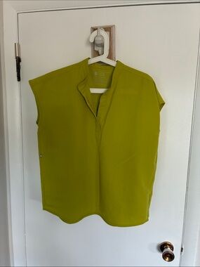 Figs Chartreuse Scrub Set: Top is XS and Bottoms are MD